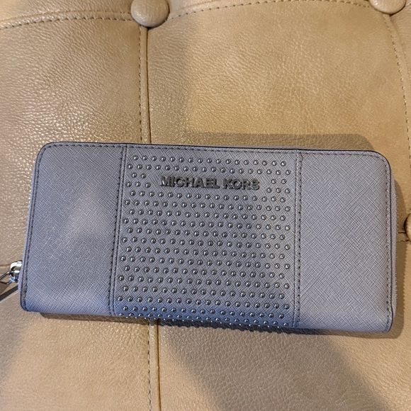 Michael Kors Light Gray Studded Key & Card Holder wallet 8 by 4 - Picture 8 of 8